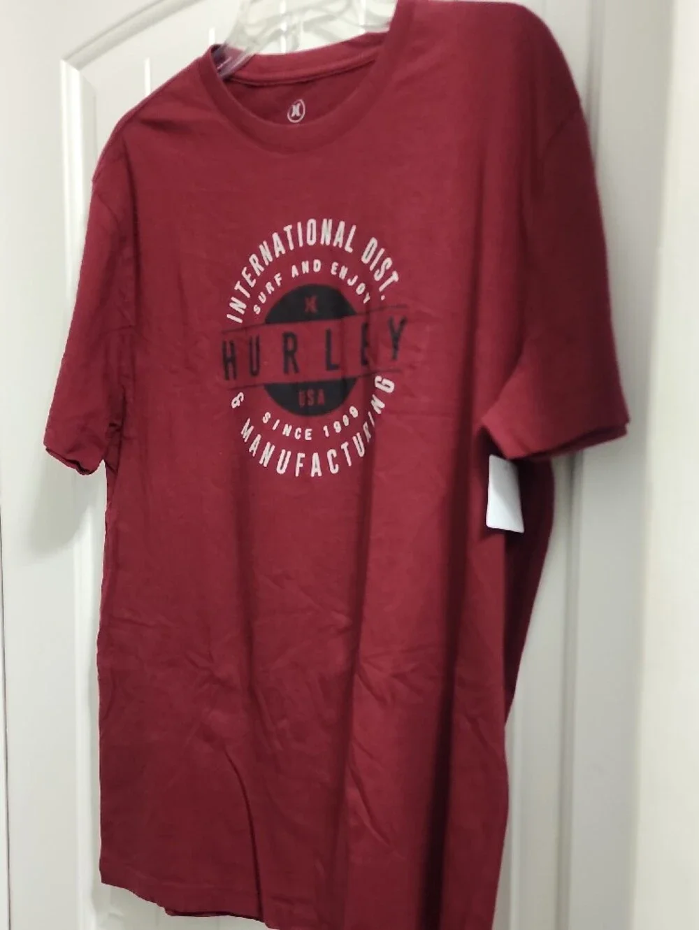 Hurley Men's Maroon Graphic Tee with Black Logo